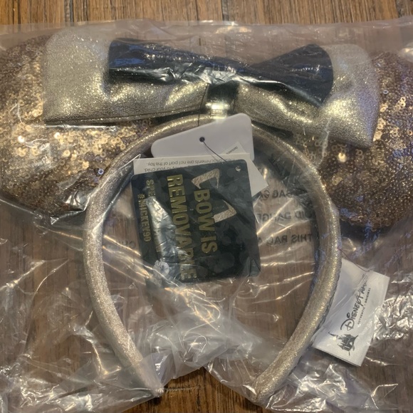 New 2018 Disney Parks Mickey Mouse 90th Years Gold Ears Headband Detachable Bow - Picture 5 of 10